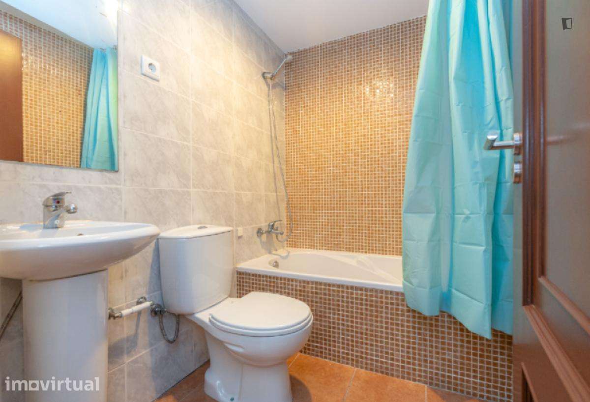 Quarto - localizado em São Martinho de Bispo Coimbra - Grande imagem: 5/18