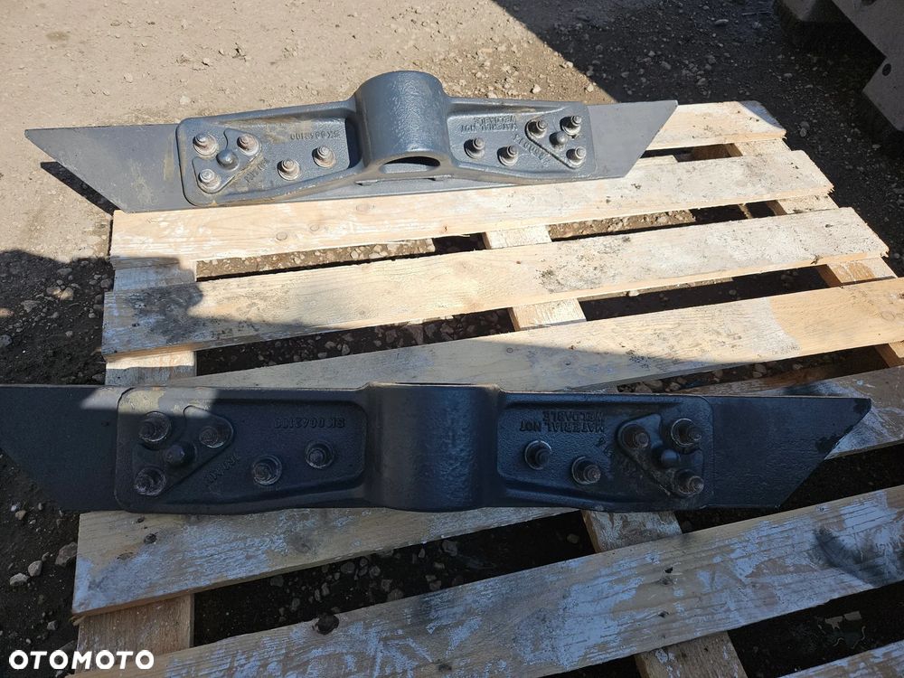 Volvo łapy siodła 160 mm Jost ; 130mm Saf/Holland/GF - 2