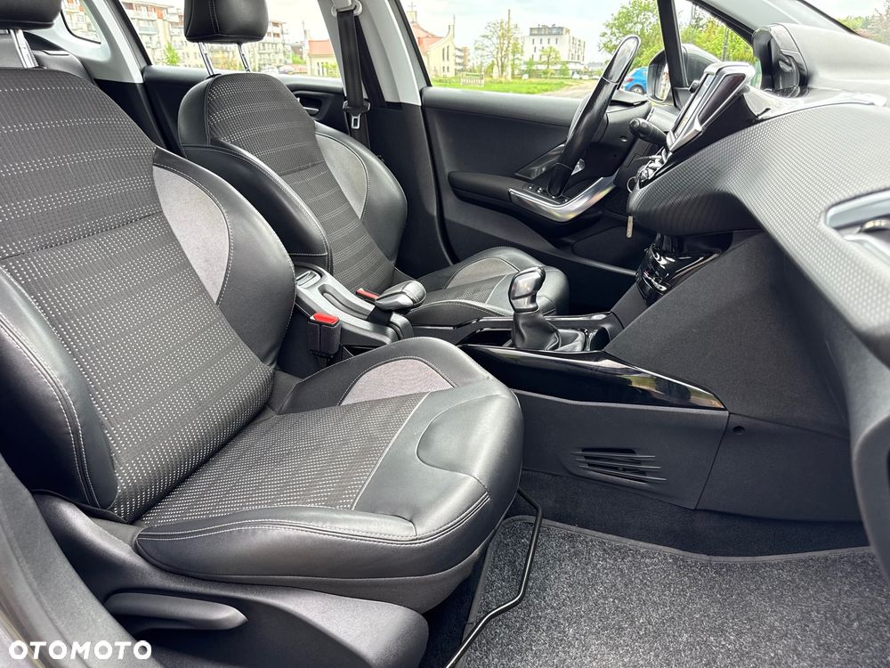 Peugeot 2008 1.2 Pure Tech Allure S&S - 26