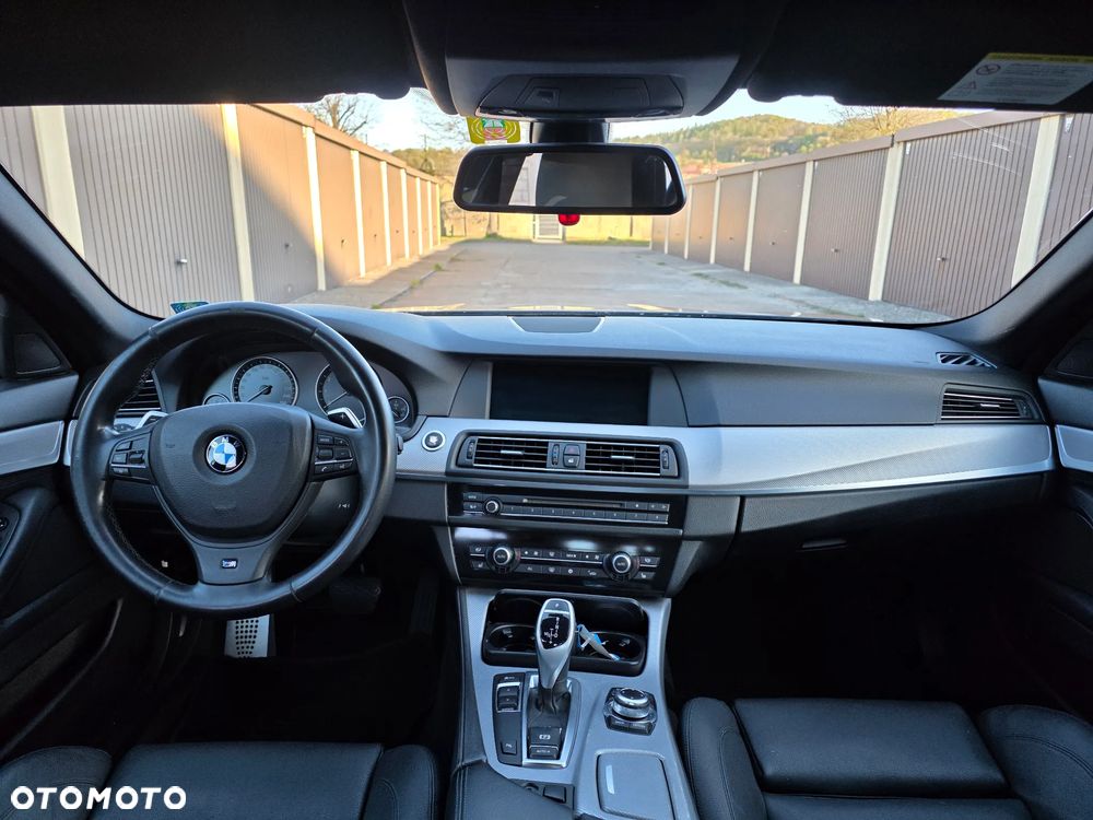 BMW Seria 5 523i Sport-Aut - 9