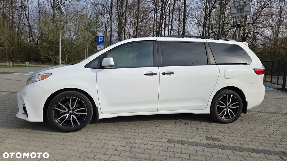 Toyota Sienna - 11