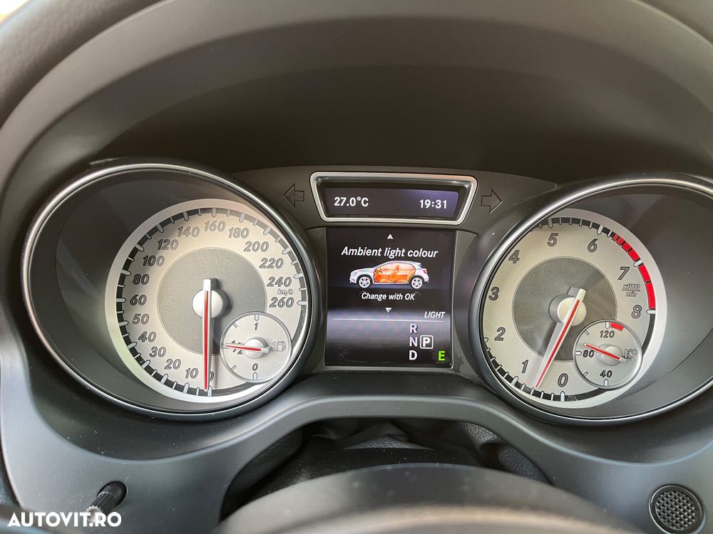 Mercedes-Benz GLA 200 7G-DCT - 11