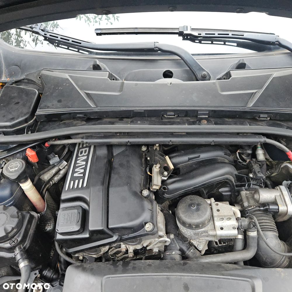 BMW Seria 3 318i Touring - 30