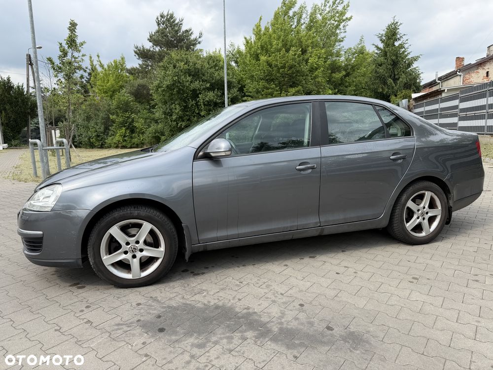 Volkswagen Jetta 1.6 Trendline - 1