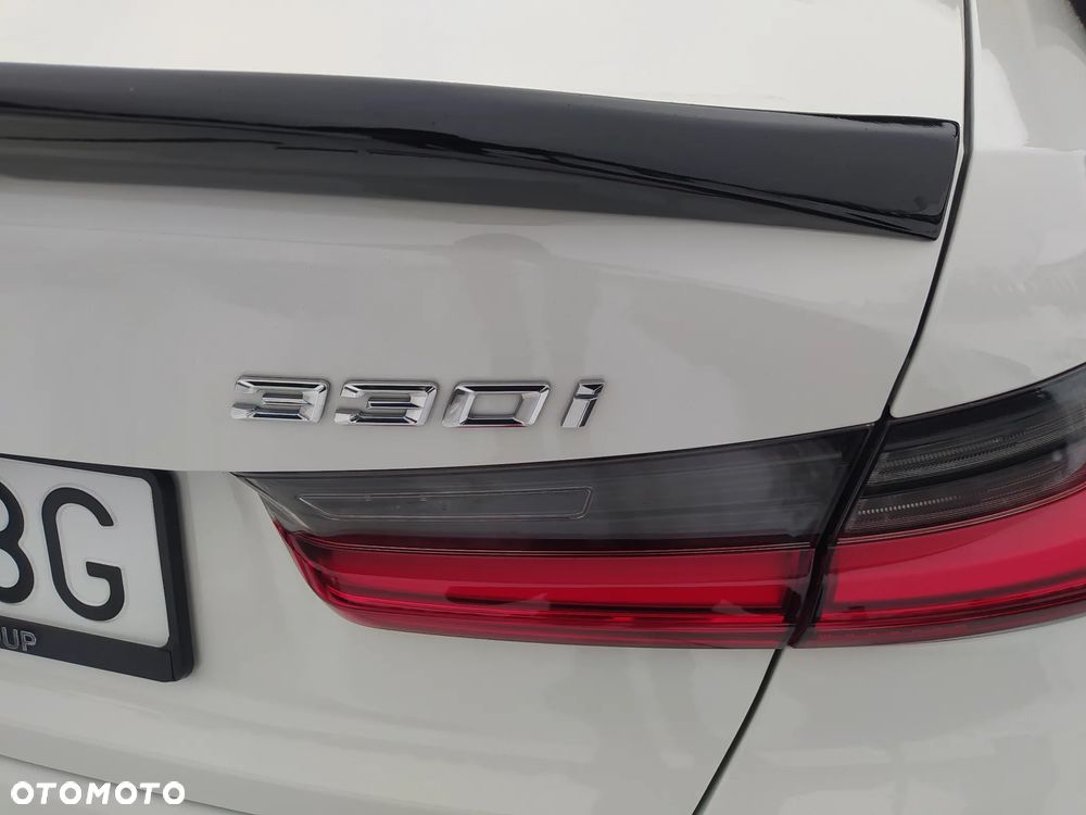 BMW Seria 3 330i Sport Line - 16