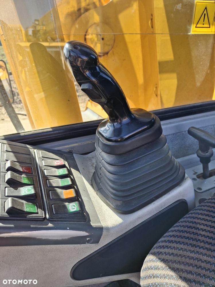 Liebherr A312 CAT JCB - 9