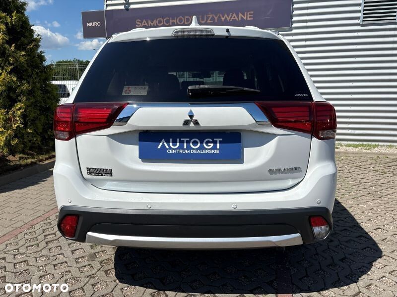 Mitsubishi Outlander 2.0 Instyle + 4WD CVT - 24