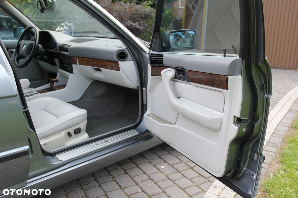 BMW Seria 5 540i - 28