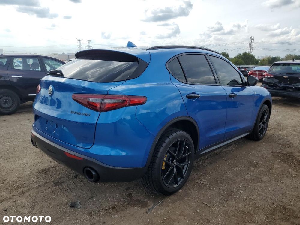 Alfa Romeo Stelvio 2.0 Turbo 16V AT8-Q4 Ti - 3