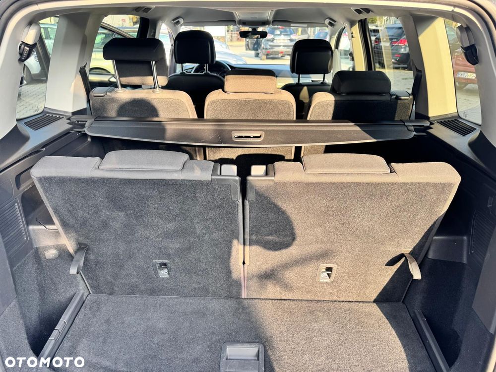 Volkswagen Touran - 27