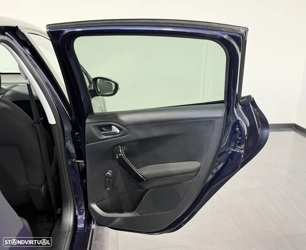 Peugeot 208 1.2 PureTech Style - 47