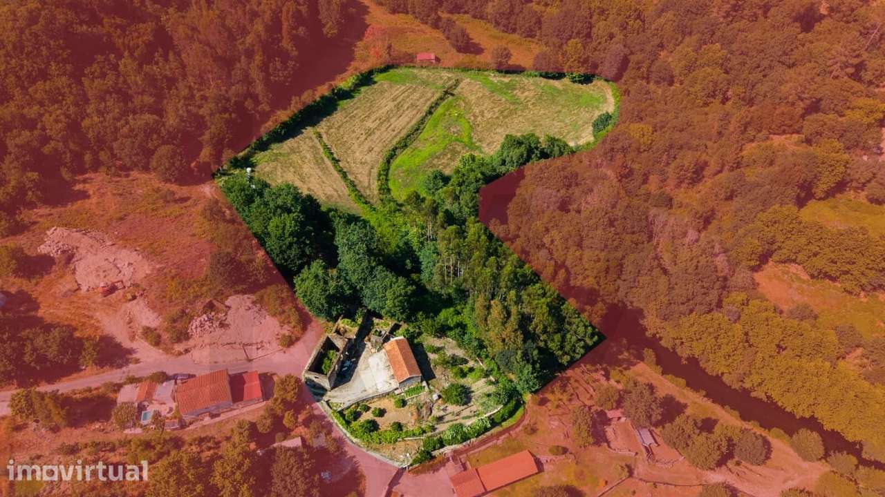 Quinta da Cachada, com 1.6 Hectares, Ruína de 246 m2 e Margem de Rio e - Grande imagem: 2/21