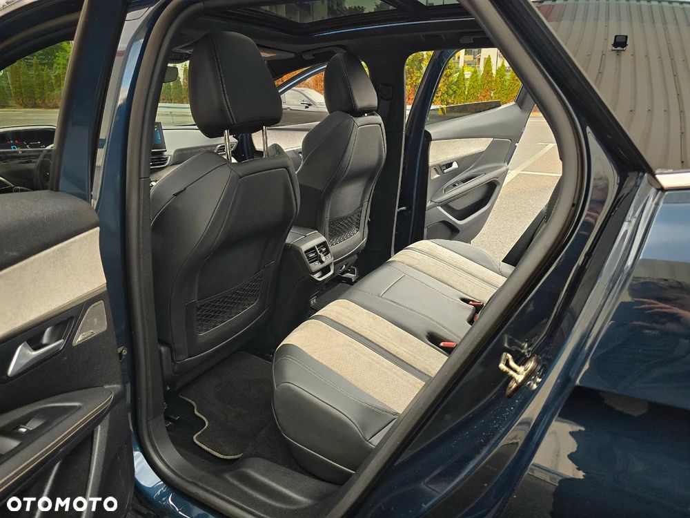 Peugeot 3008 1.6 PureTech HYbrid GT Line S&S EAT8 - 17