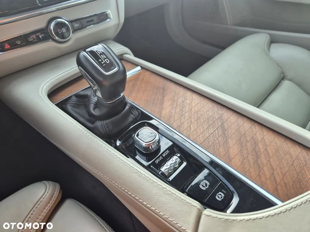 Volvo V90 D5 SCR AWD Inscription - 16