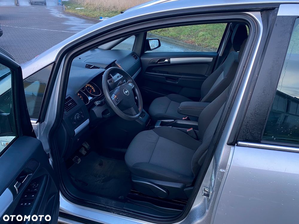Opel Zafira 1.6 Essentia - 9