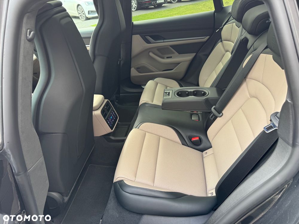 Porsche Taycan 105kWh 4 - 13