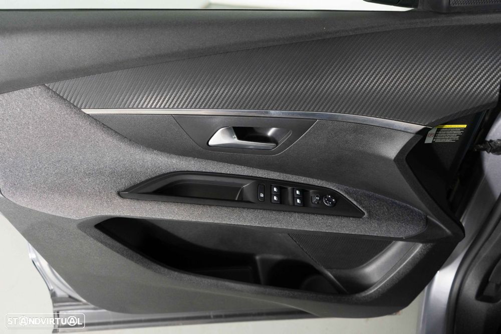 Peugeot 5008 1.2 PureTech Allure EAT8 - 24
