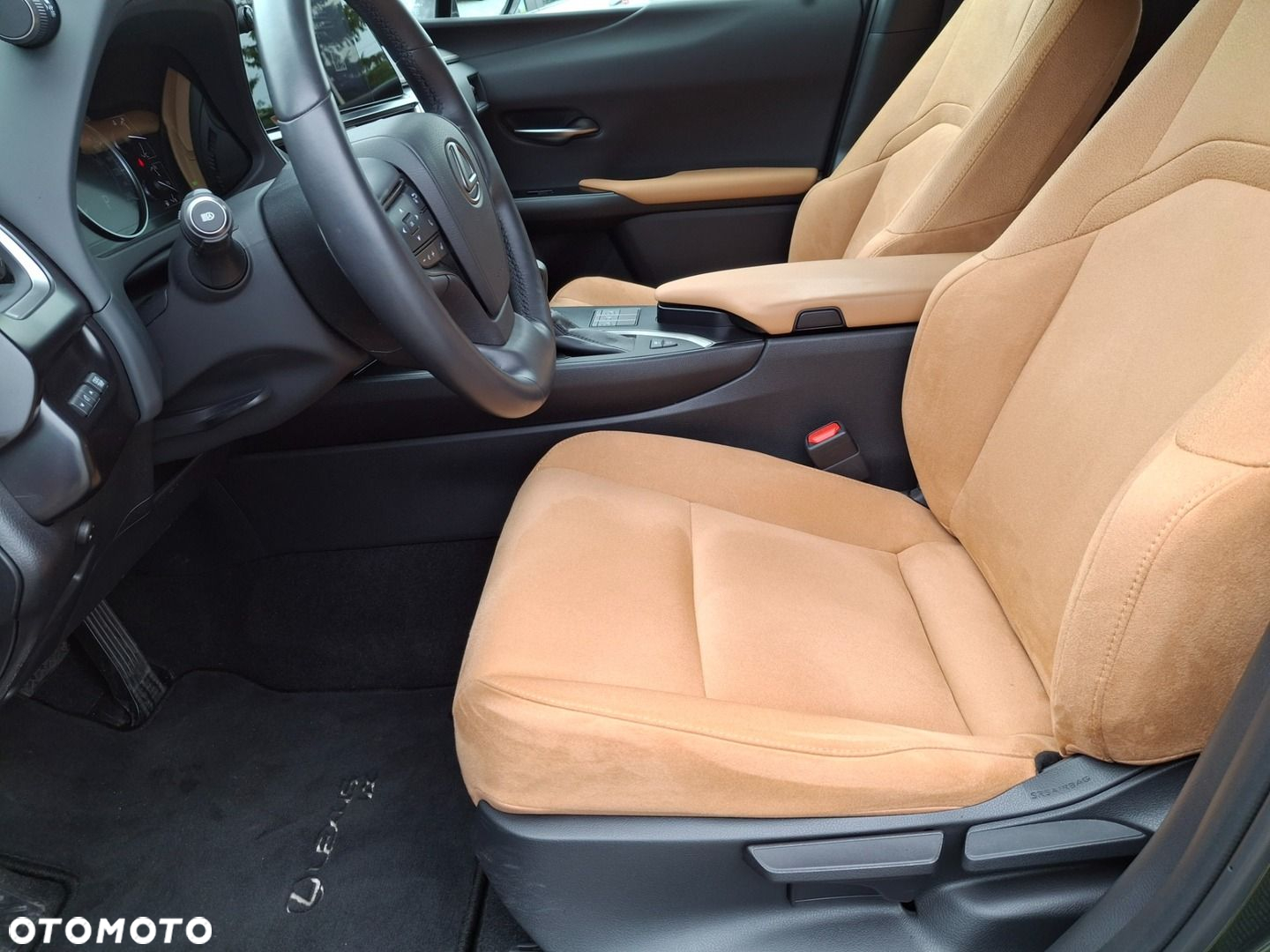 Lexus UX - 10
