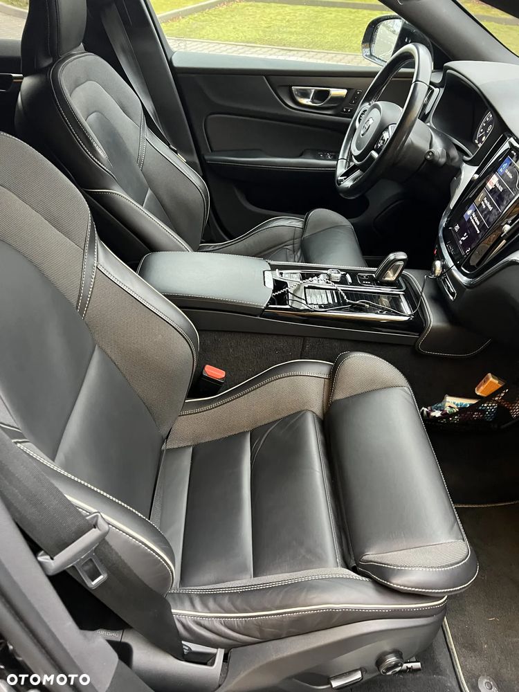 Volvo V60 T8 AWD Recharge Geartronic RDesign - 19