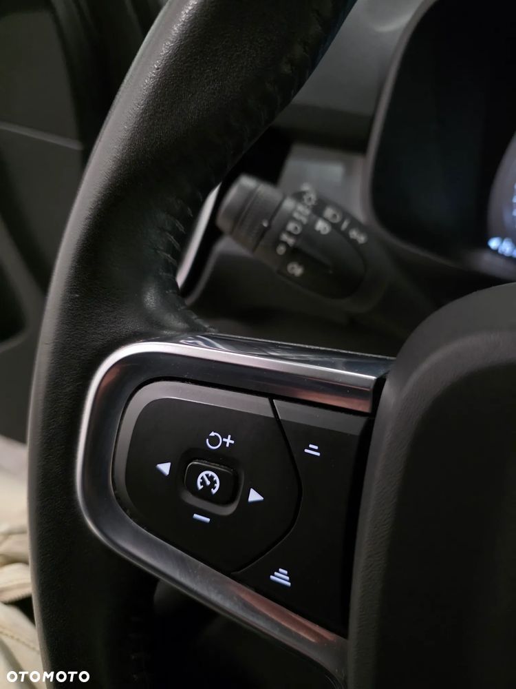 Volvo XC 40 D3 SCR R-Design - 21