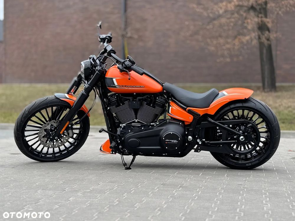 Harley-Davidson Softail Breakout - 25