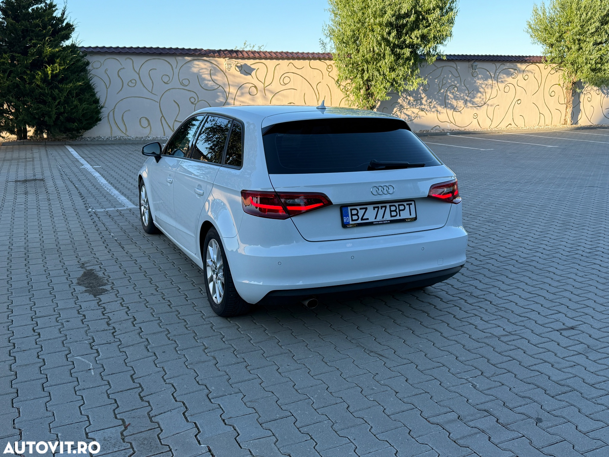 Audi A3 1.6 TDI Sportback (clean diesel) S tronic Attraction - 4