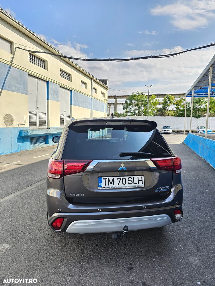 Mitsubishi Outlander PHEV 2.4 L 4X4 Instyle - 39