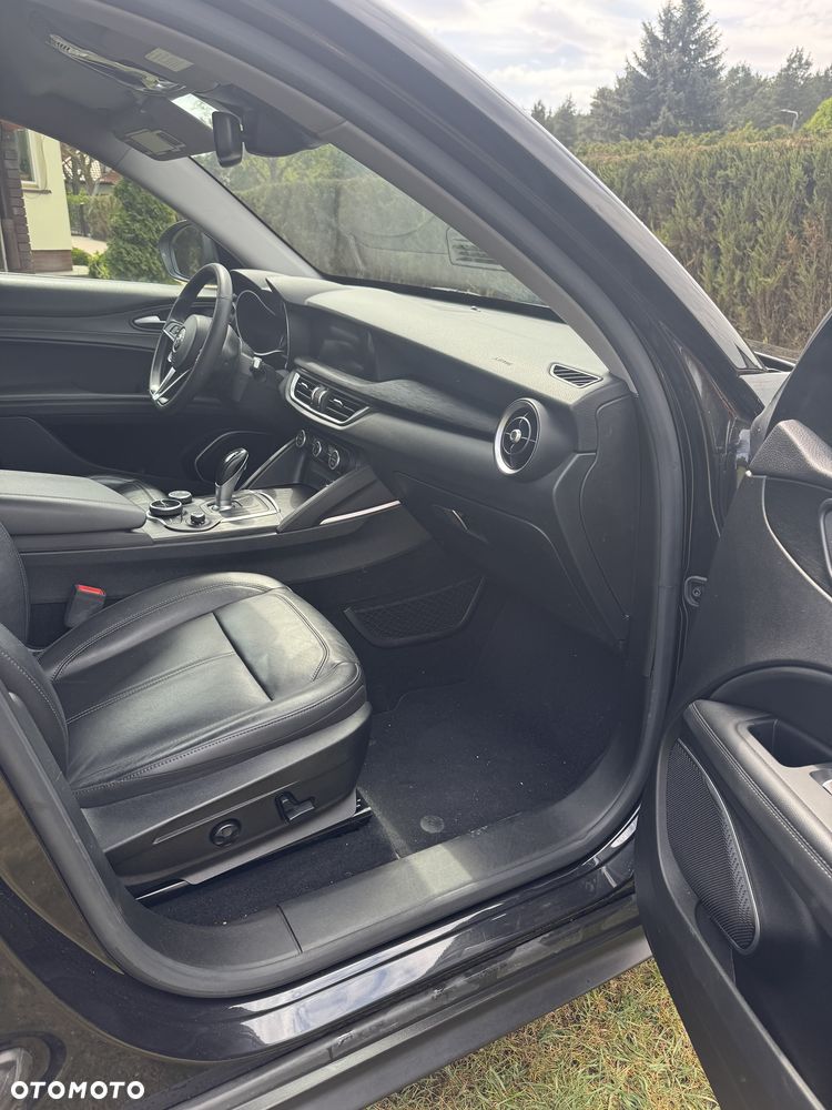 Alfa Romeo Stelvio - 8
