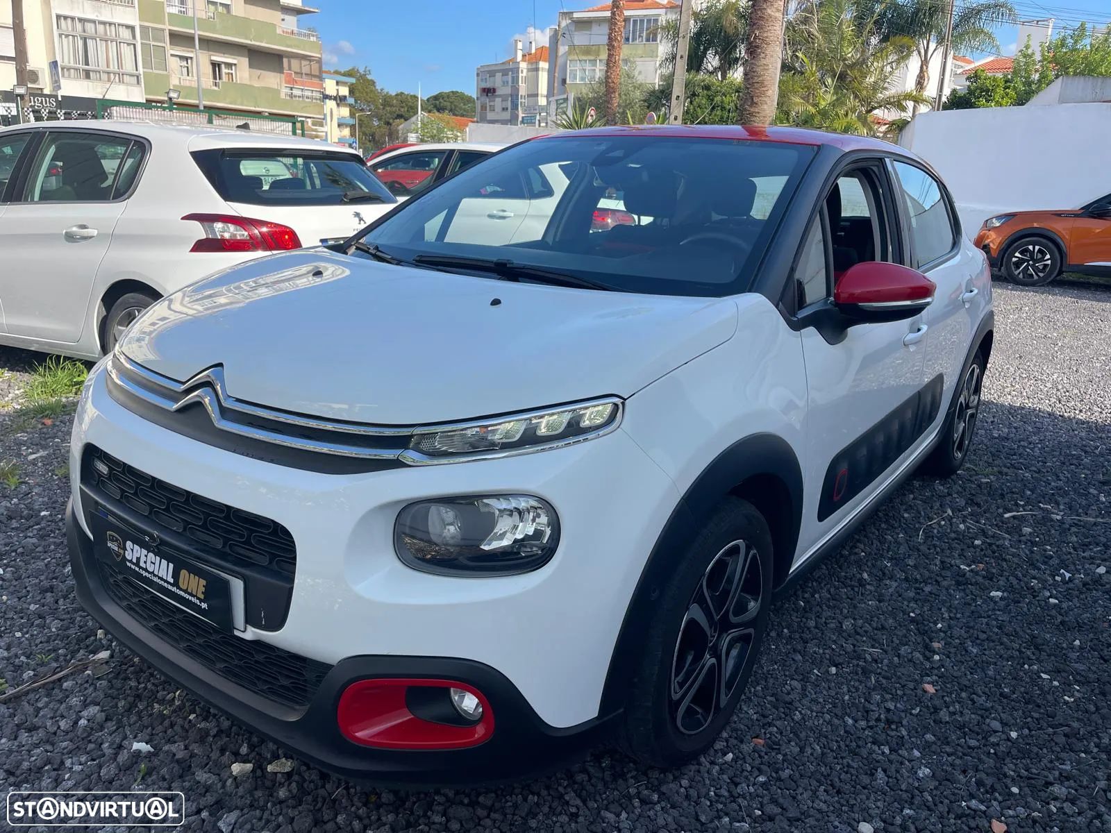 Citroën C3 1.2 PureTech Shine EAT6 - 1