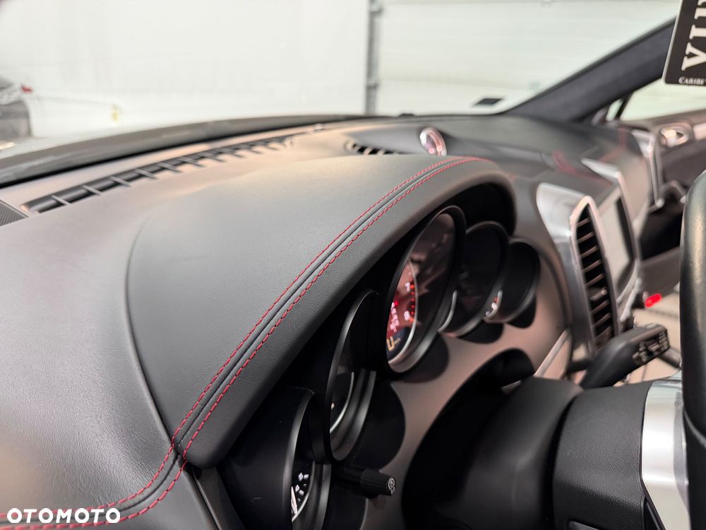Porsche Cayenne - 29