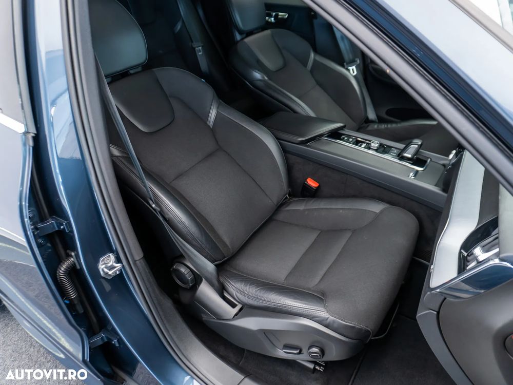 Volvo XC 60 B4 D AWD Geartronic Momentum Pro - 8
