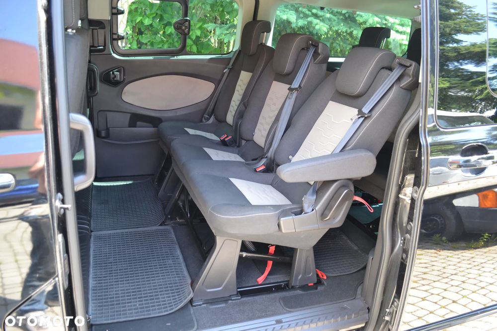 Ford Tourneo Custom 320 L2H1 VA Titanium - 4