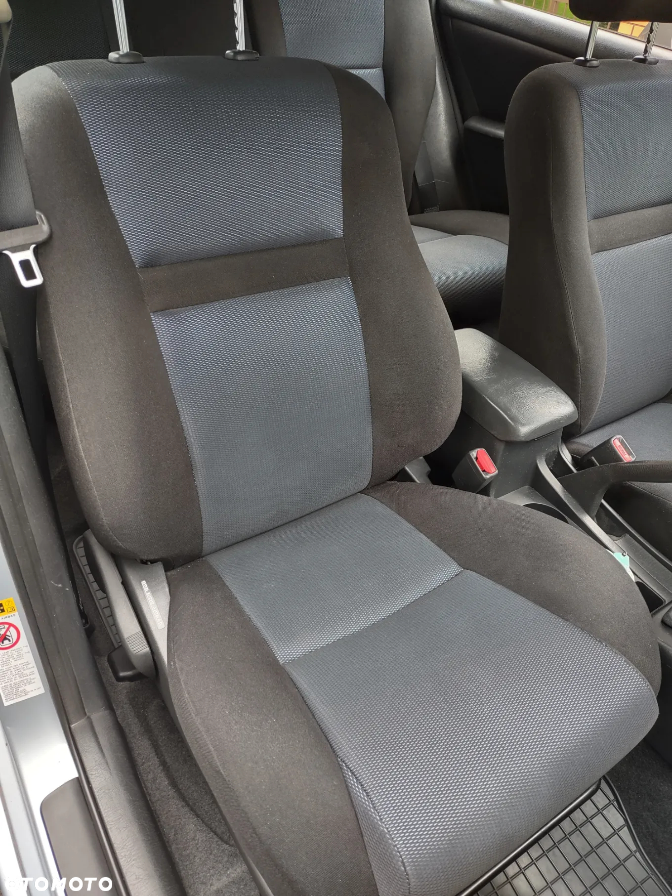 Toyota Corolla - 10