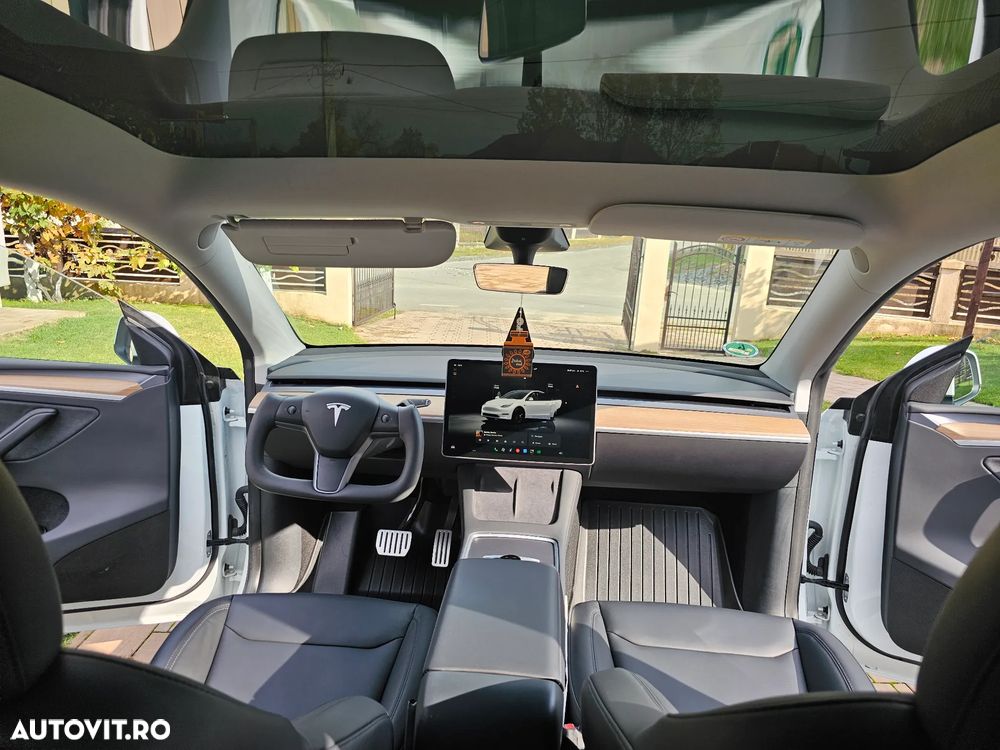 Tesla Model Y Performance Dual Motor AWD - 13