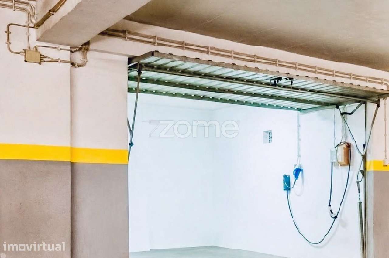Garagem Fechada (Box) | Oportunidade de Investimento em Massamá - Grande imagem: 3/8