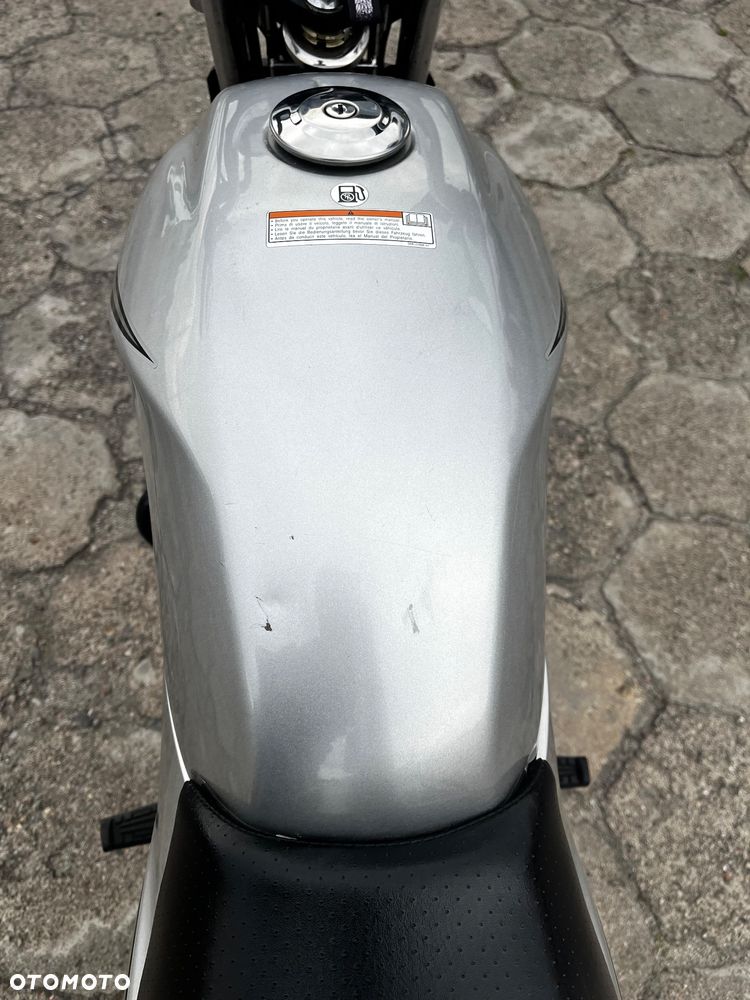 Yamaha YBR - 8