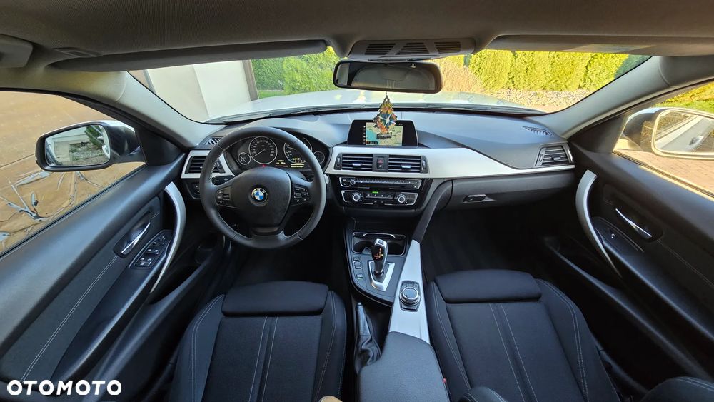 BMW Seria 3 318d - 29