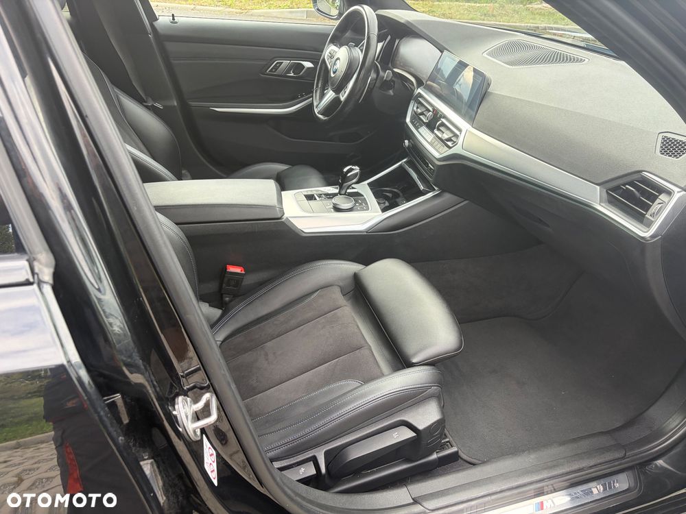 BMW Seria 3 320d xDrive Edition M Sport Shadow - 13
