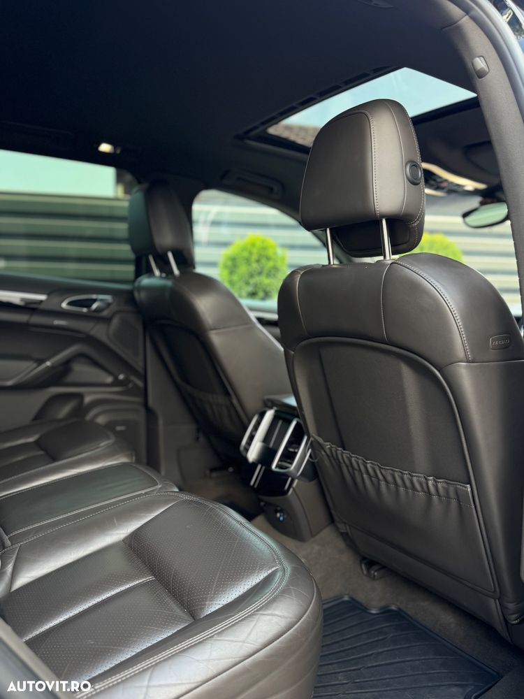 Porsche Cayenne 3.0 L - 9
