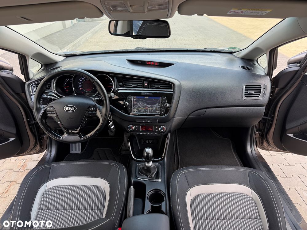 Kia Ceed 1.6 GDI Platinum Edition - 25