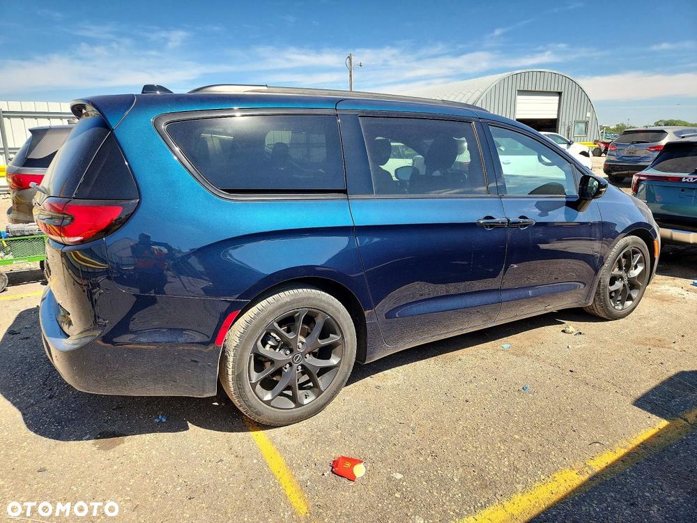 Chrysler Pacifica - 3
