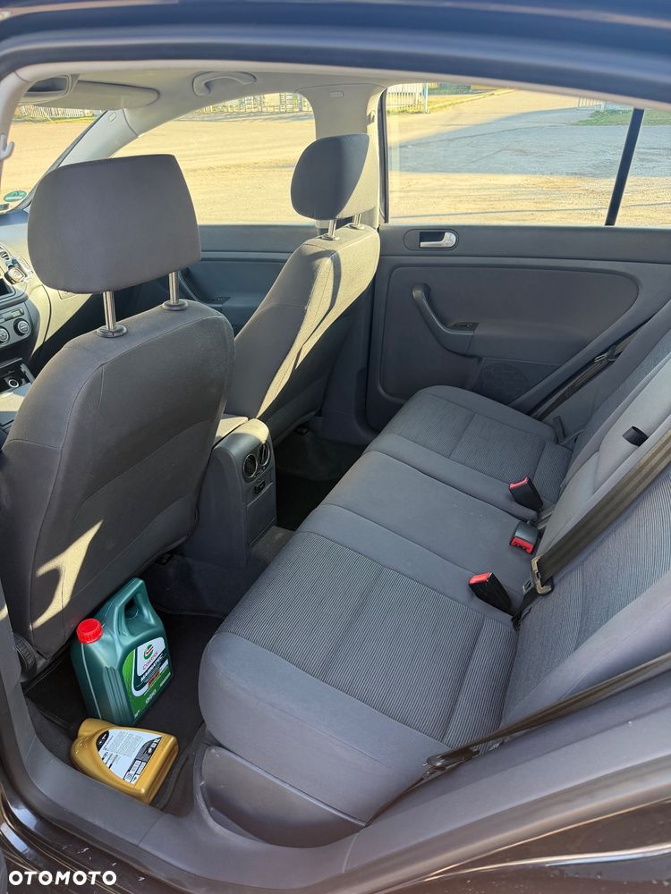 Volkswagen Golf 1.6 FSI Trendline - 4