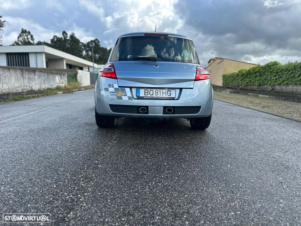 Renault Mégane 2.0 T 16V Sport - 12