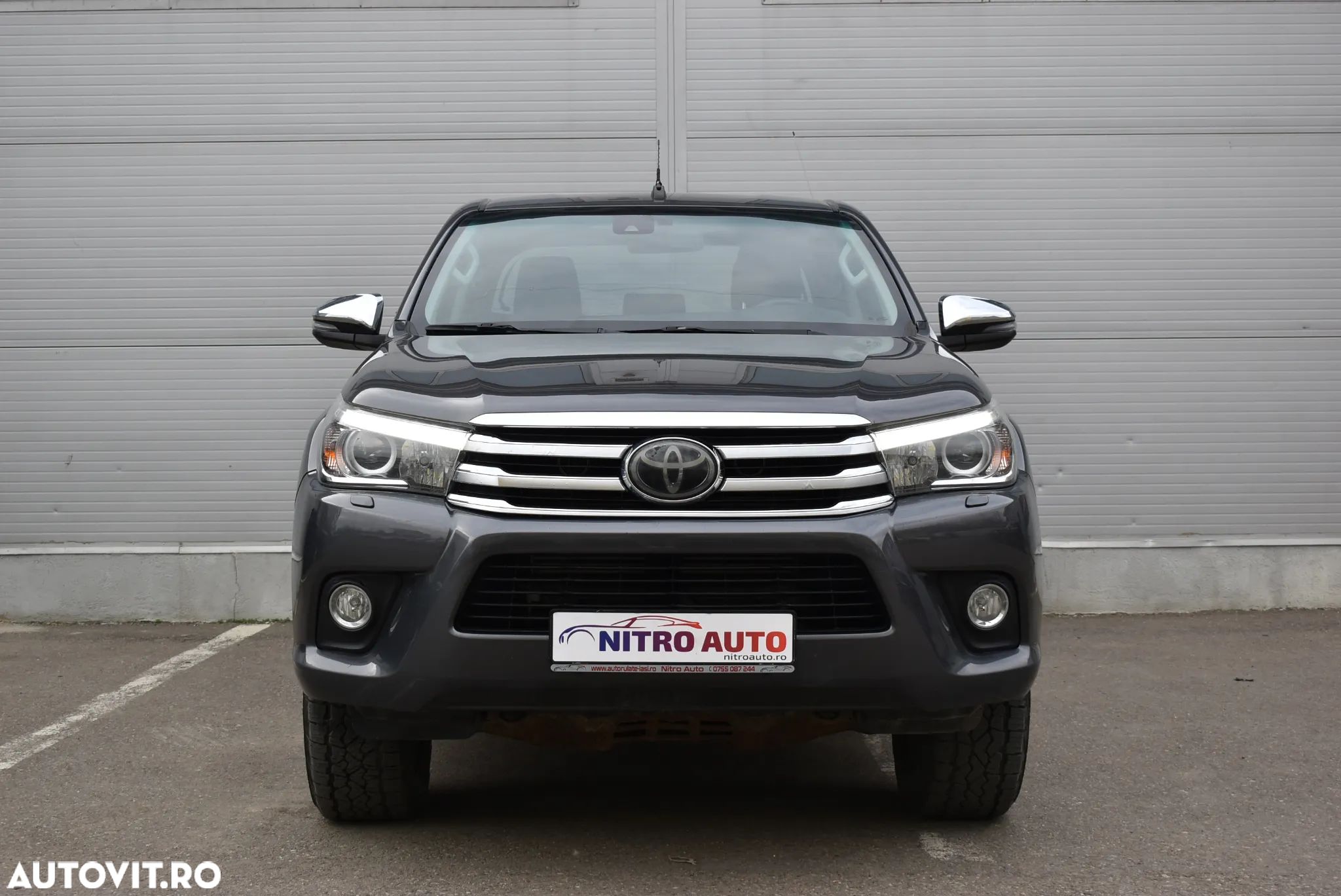 Toyota Hilux - 1