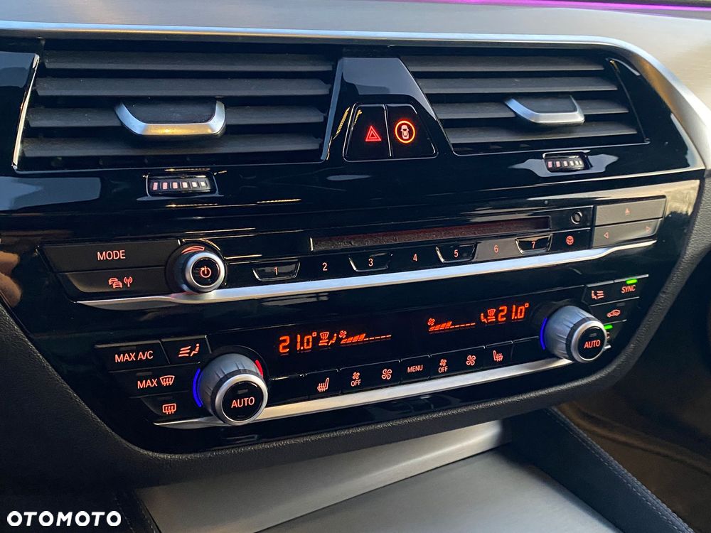 BMW Seria 5 520d xDrive Luxury Line sport - 25