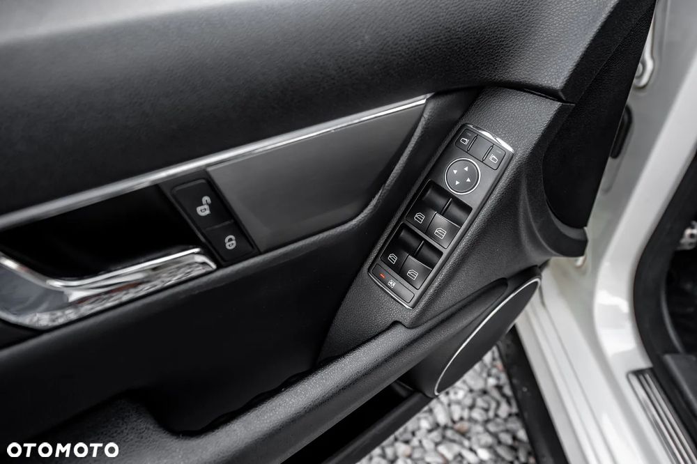 Mercedes-Benz Klasa C 200 T (BlueEFFICIENCY) 7G-TRONIC Elegance - 24