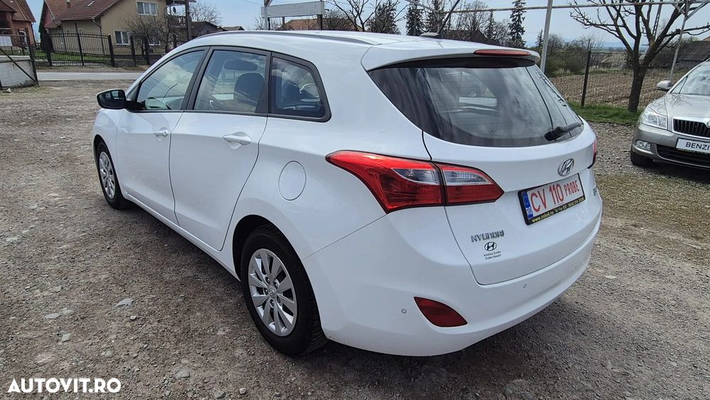 Hyundai i30 blue Kombi 1.6 CRDi Trend - 4
