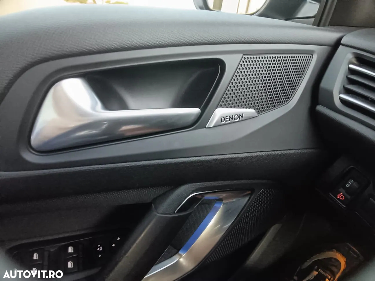 Peugeot 308 1.2 L PureTech Turbo Allure - 7
