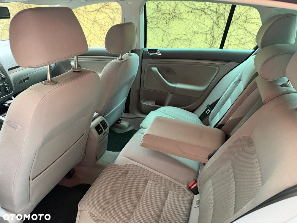 Volkswagen Golf 2.0 FSI Comfortline DSG - 9