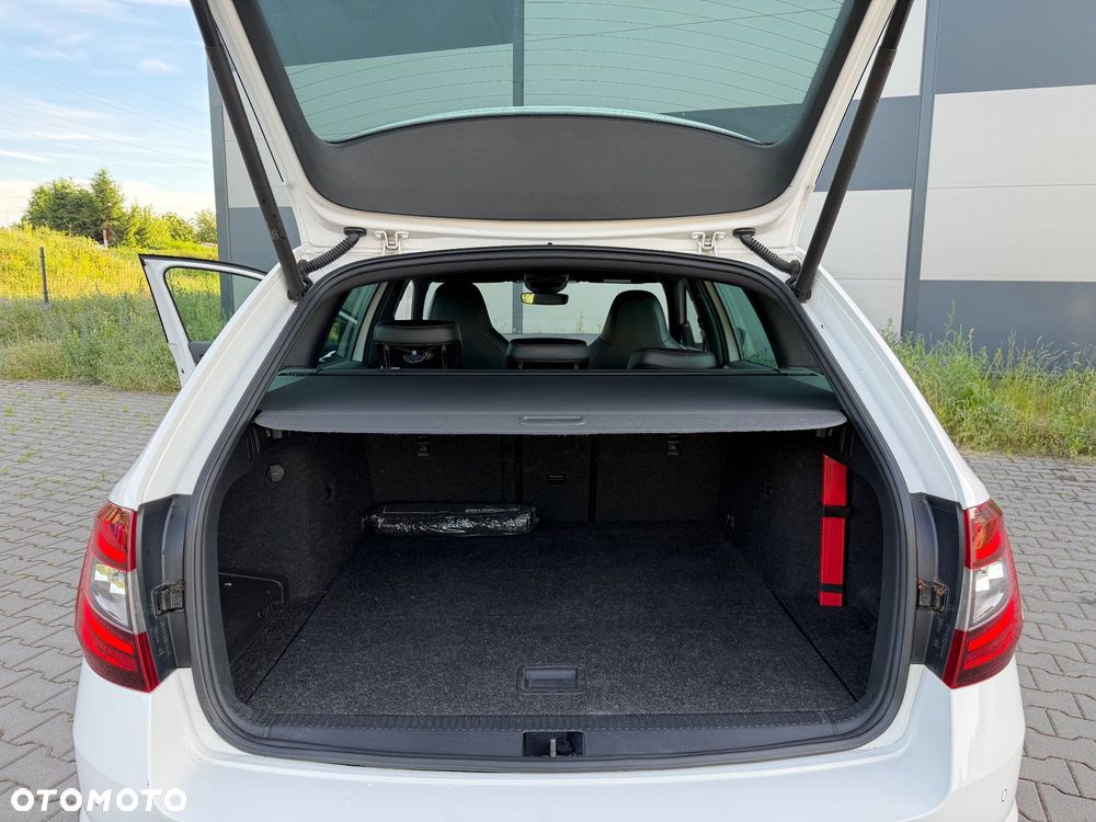 Skoda Octavia 2.0 TDI RS Challenge DSG - 23